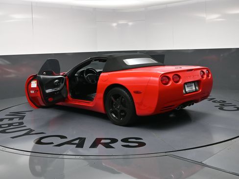Used 2004 Chevrolet Corvette Convertible w/ Preferred Equipment Group RWD image 27