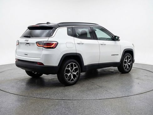 Used 2025 Jeep Compass Limited AWD/4WD image 9