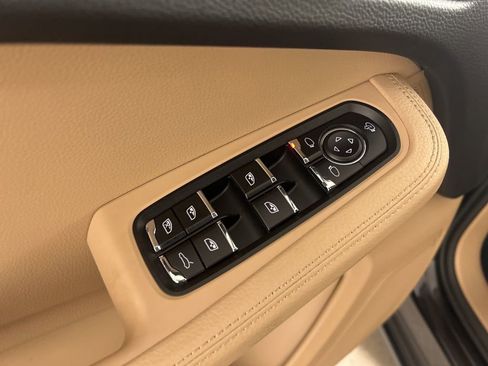 Certified 2025 Porsche Macan image 28