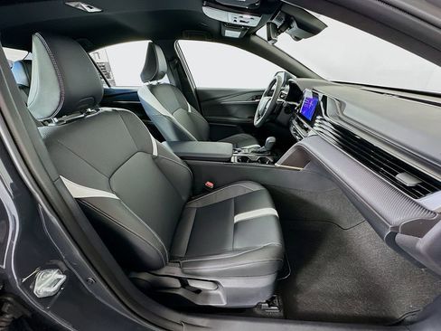 Used 2025 Toyota Camry SE image 28