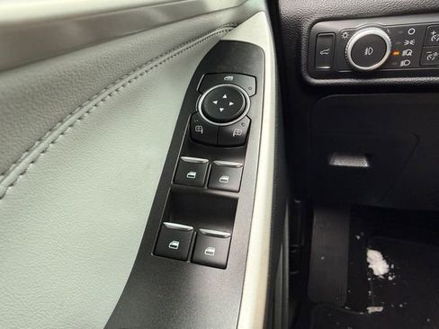 Used 2022 Ford Explorer XLT w/ Equipment Group 202A image 21