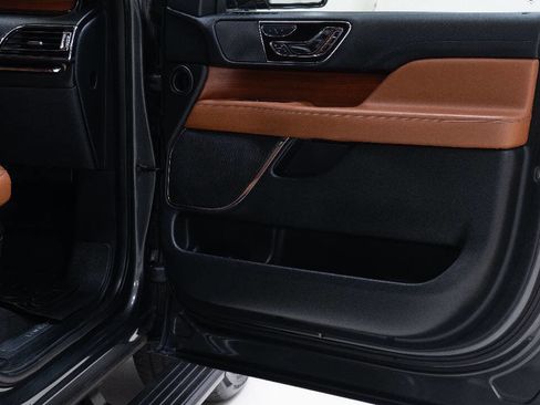 Used 2018 Lincoln Navigator Reserve w/ Technology Package image 22