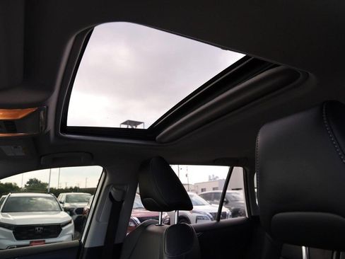 Used 2020 Toyota RAV4 XLE Premium FWD image 9