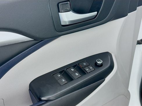 Used 2019 Toyota Highlander XLE AWD/4WD image 12