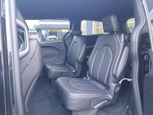 New 2026 Chrysler Pacifica Select FWD image 12
