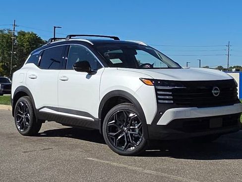 New 2026 Nissan Kicks SR w/ Cold Weather Package image 2