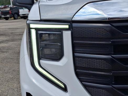 Used 2022 GMC Sierra 1500 Pro w/ Pro Value Package AWD/4WD image 9