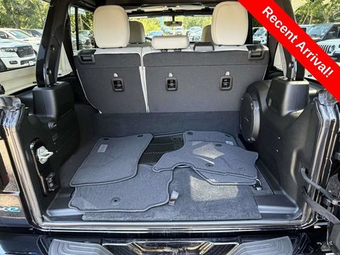 Used 2023 Jeep Wrangler Unlimited Sahara AWD/4WD image 11