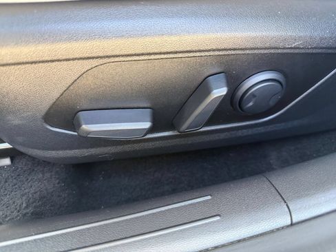 Used 2025 Hyundai Elantra Limited FWD image 22