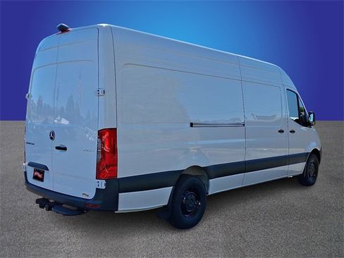 Used 2025 Mercedes-Benz Sprinter 2500 image 4