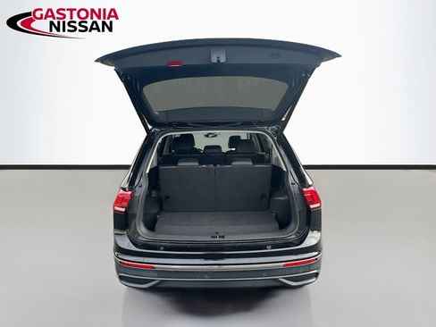 Used 2024 Volkswagen Tiguan SE image 35