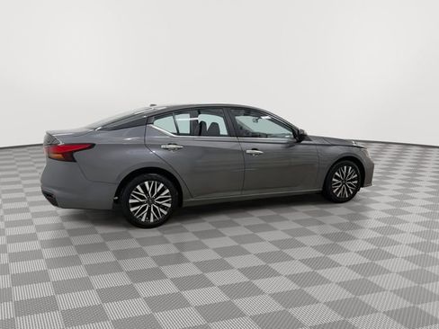 Used 2024 Nissan Altima 2.5 SV image 11