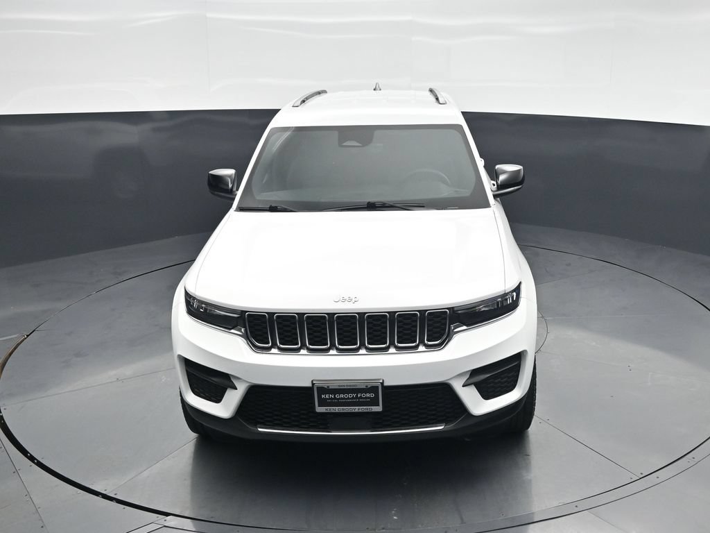Used 2025 Jeep Grand Cherokee Laredo w/ Luxury Tech Group I AWD/4WD image 34