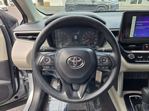 Used 2024 Toyota Corolla Cross L image 31