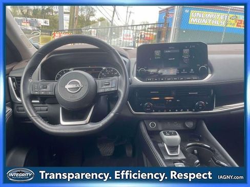 Used 2023 Nissan Rogue SL w/ SL Premium Package image 13