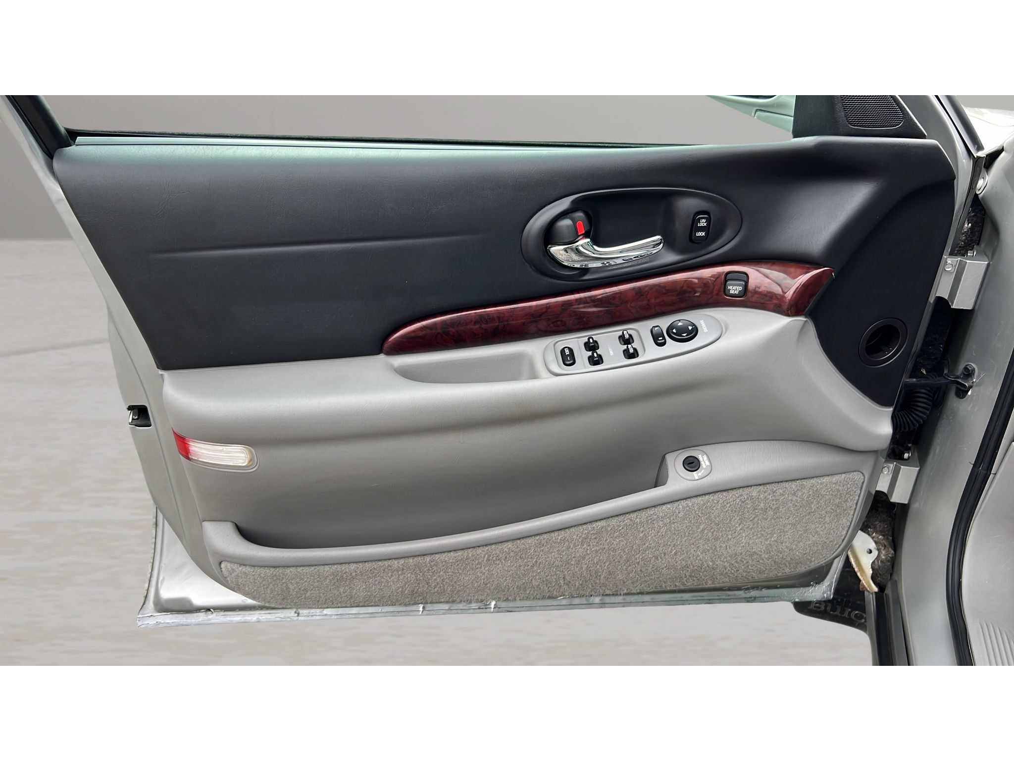Used 2005 Buick Le Sabre Limited FWD image 25
