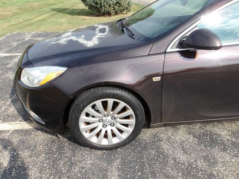 Used 2011 Buick Regal CXL image 25