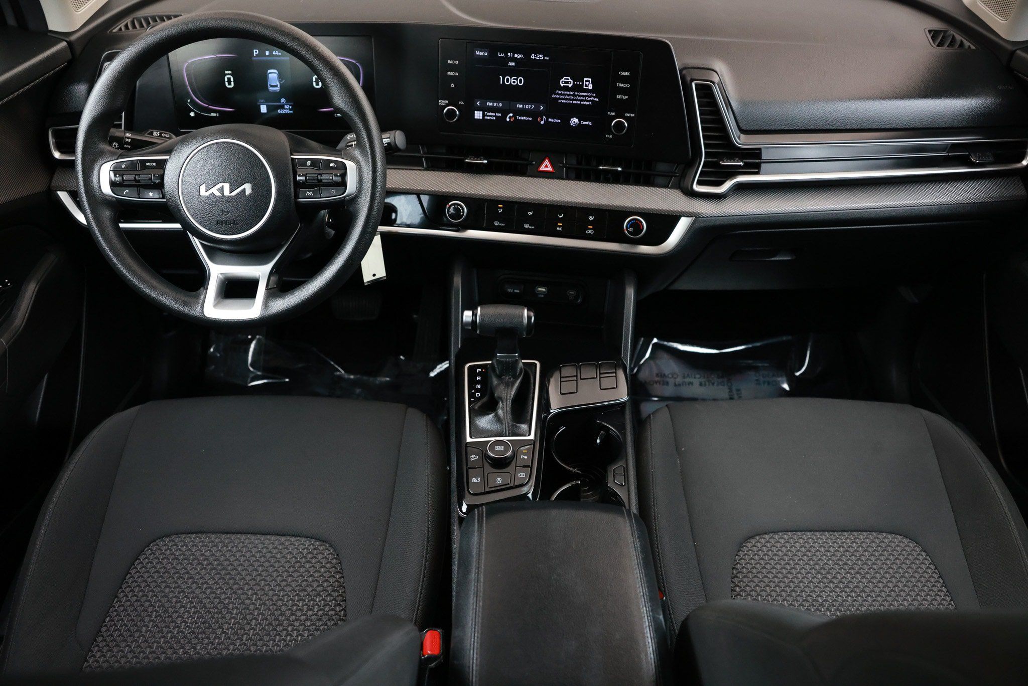 Used 2023 Kia Sportage LX FWD image 2