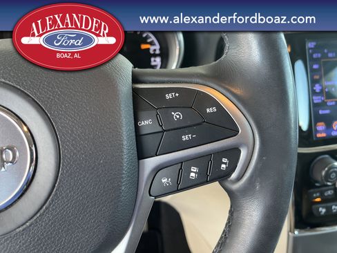 Used 2019 Jeep Grand Cherokee Limited w/ Luxury Group II image 24