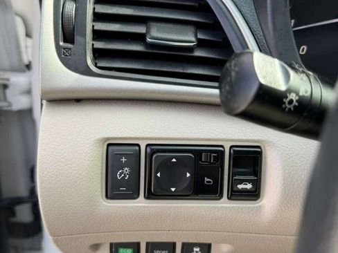 Used 2015 Nissan Sentra S image 29