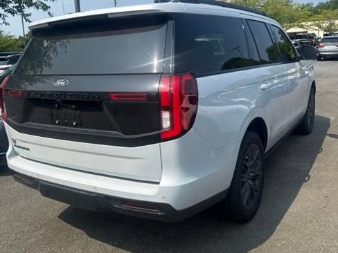 Used 2025 Ford Expedition Platinum w/ Stealth Performance Package AWD/4WD image 7