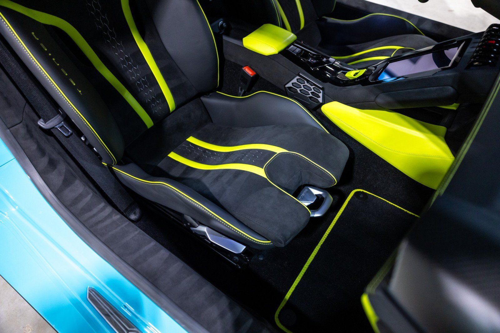 Used 2024 Lamborghini Huracan Tecnica RWD image 30