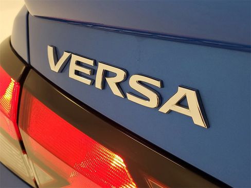 Used 2024 Nissan Versa SR image 8
