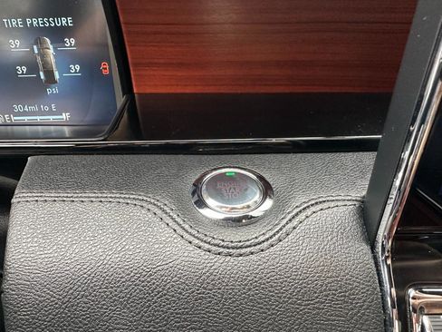 Used 2023 Lincoln Navigator Reserve AWD/4WD image 50