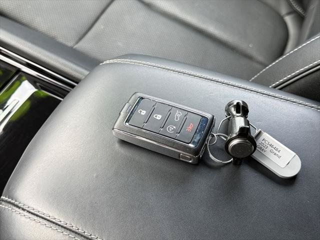 Certified 2023 Jeep Grand Cherokee Overland w/ Luxury Tech Group IV AWD/4WD image 33