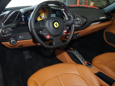 Used 2019 Ferrari 488 GTB RWD image 8