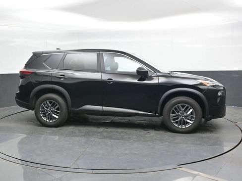 Used 2024 Nissan Rogue S AWD/4WD image 3