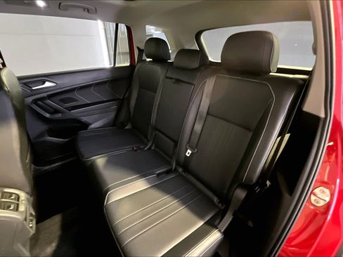 Used 2022 Volkswagen Tiguan SE w/ Panoramic Sunroof Package image 21