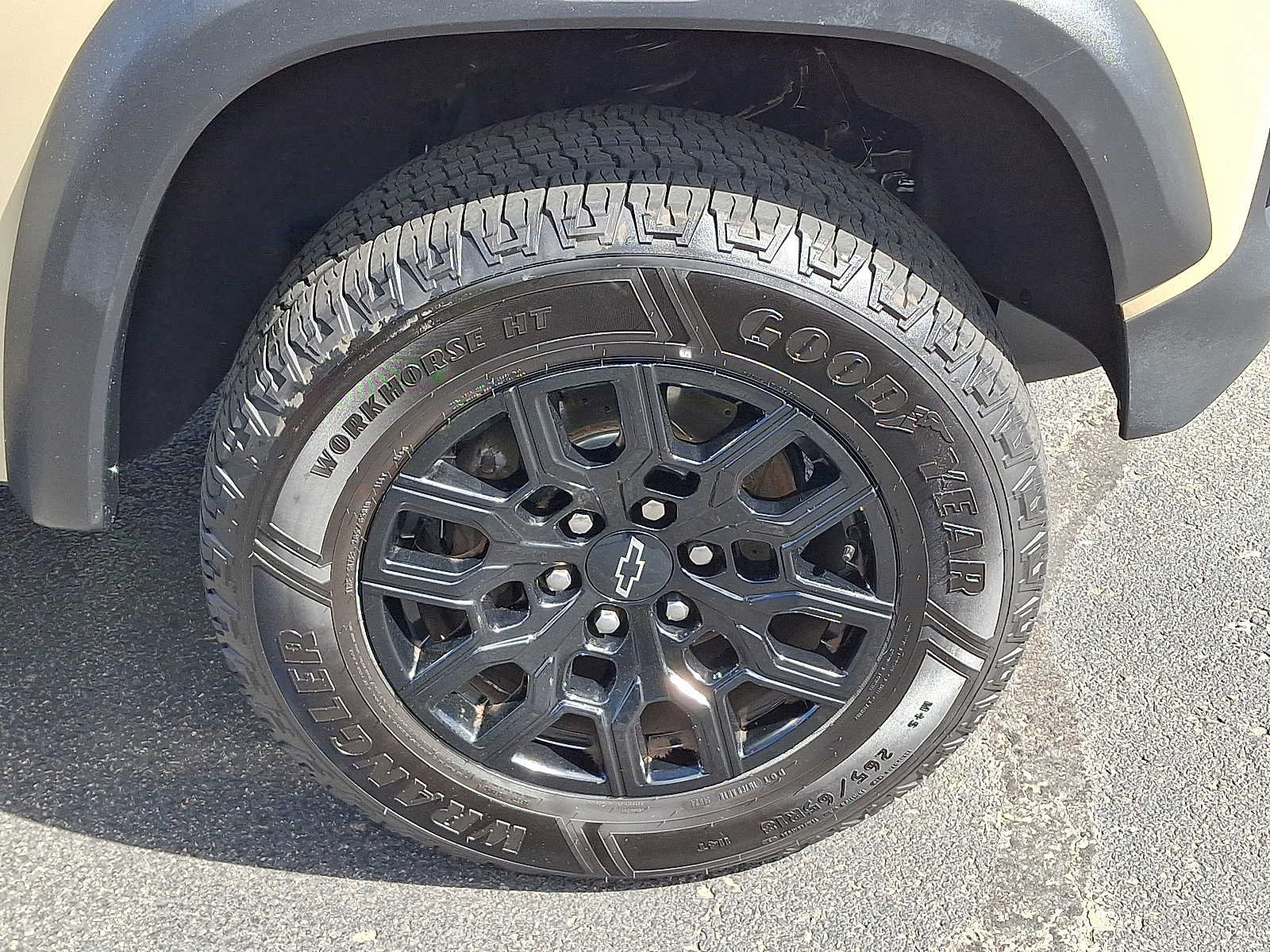 Used 2023 Chevrolet Colorado Trail Boss AWD/4WD image 9