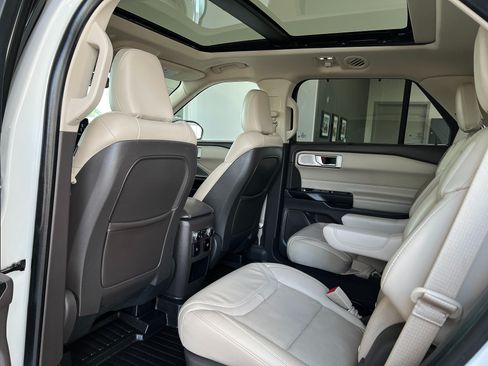 Used 2020 Ford Explorer Platinum w/ Premium Technology Package AWD/4WD image 20