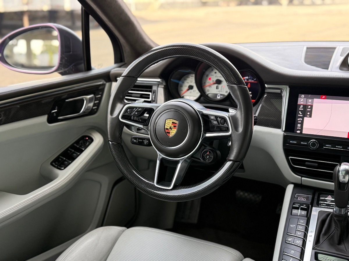 Used 2021 Porsche Macan Turbo AWD/4WD image 27