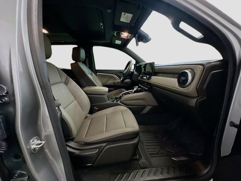 Used 2024 Chevrolet Colorado ZR2 w/ ZR2 Convenience Package III image 33