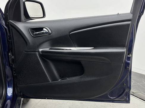 Used 2018 Dodge Journey SE image 32