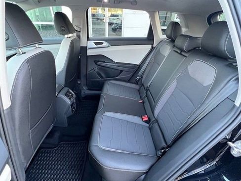 New 2025 Volkswagen Taos SE image 15