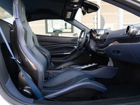 Used 2022 Ferrari F8 Tributo RWD image 33