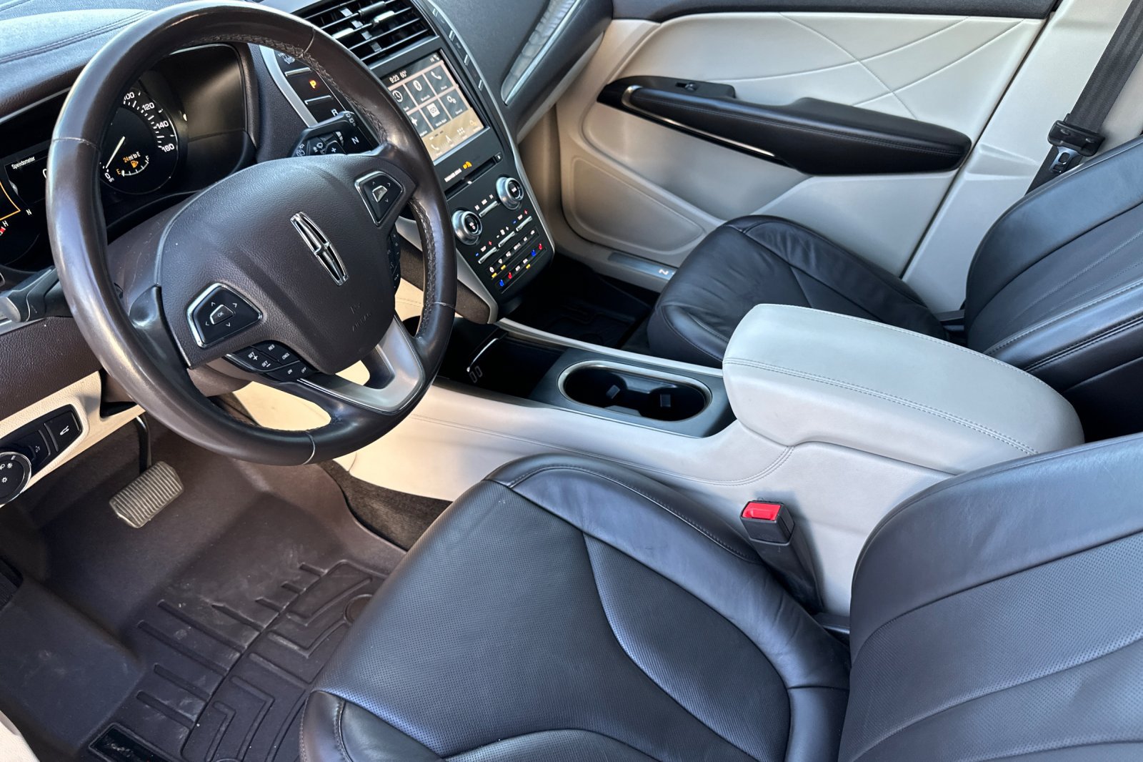 Used 2019 Lincoln MKC Reserve FWD image 11