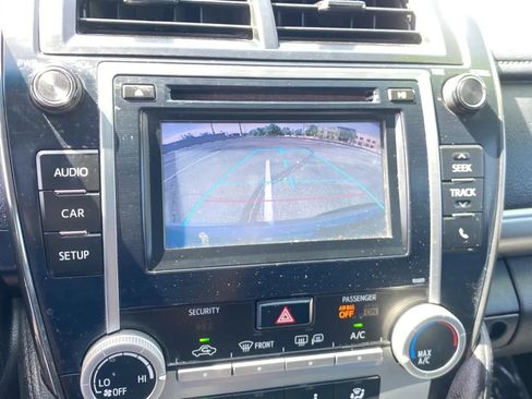 Used 2014 Toyota Camry SE FWD image 16