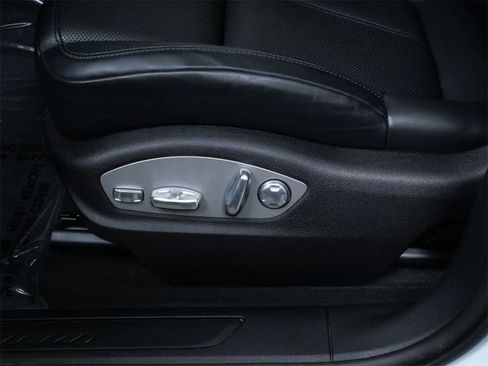 Used 2025 Porsche Macan image 21