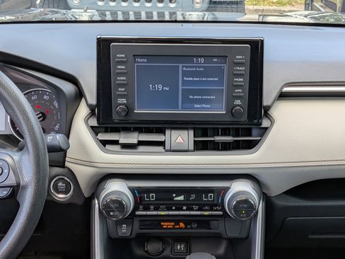 Used 2019 Toyota RAV4 XLE FWD image 19