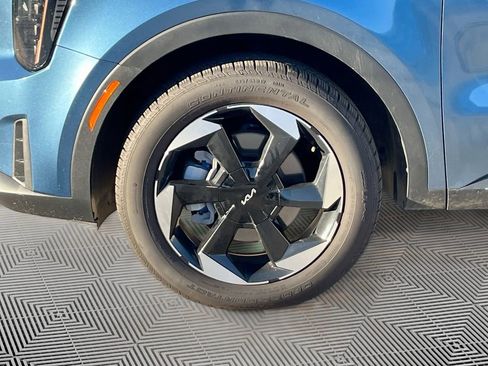 Certified 2025 Kia Sorento EX image 32