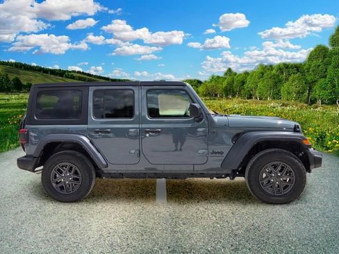 Used 2024 Jeep Wrangler Unlimited Sport AWD/4WD image 7
