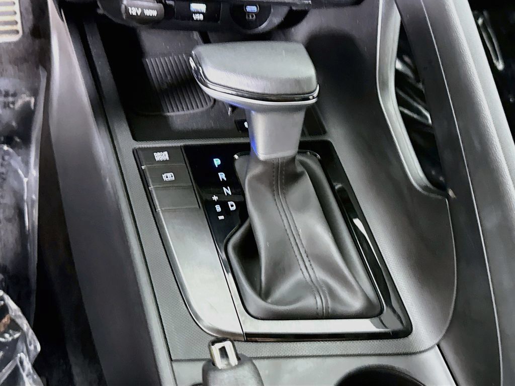 Certified 2025 Hyundai Elantra Sport FWD image 10