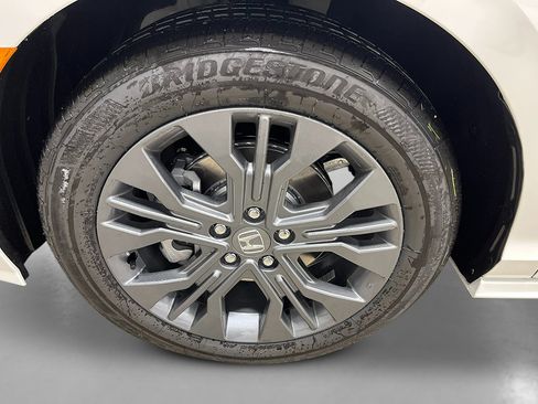 New 2026 Honda Odyssey Touring image 11