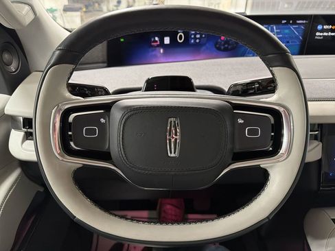 Certified 2025 Lincoln Navigator L Reserve image 11