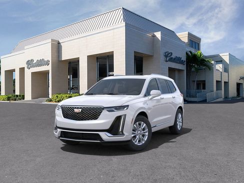 New 2025 Cadillac XT6 Luxury image 8