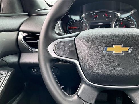 Used 2023 Chevrolet Traverse LT FWD image 24